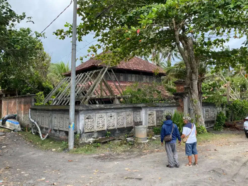 Lokasi Pinggir Pantai Villa dekat Hotel ALILA, Pantai Butan