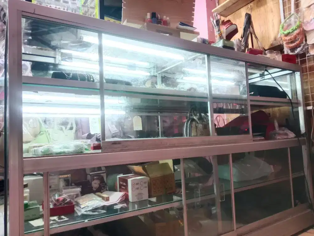 Etalase bekas ukuran panjang