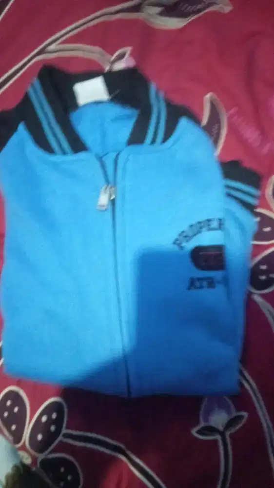 Sweter masih bagus jual butuh