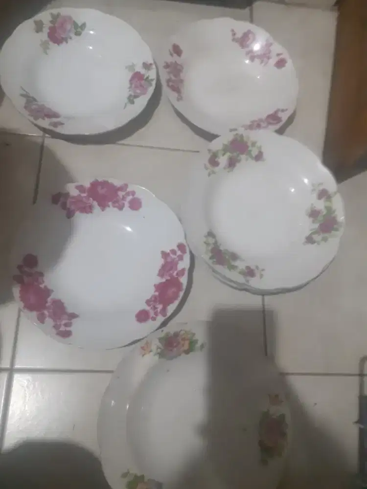 Piring motif bunga jadul kenangan