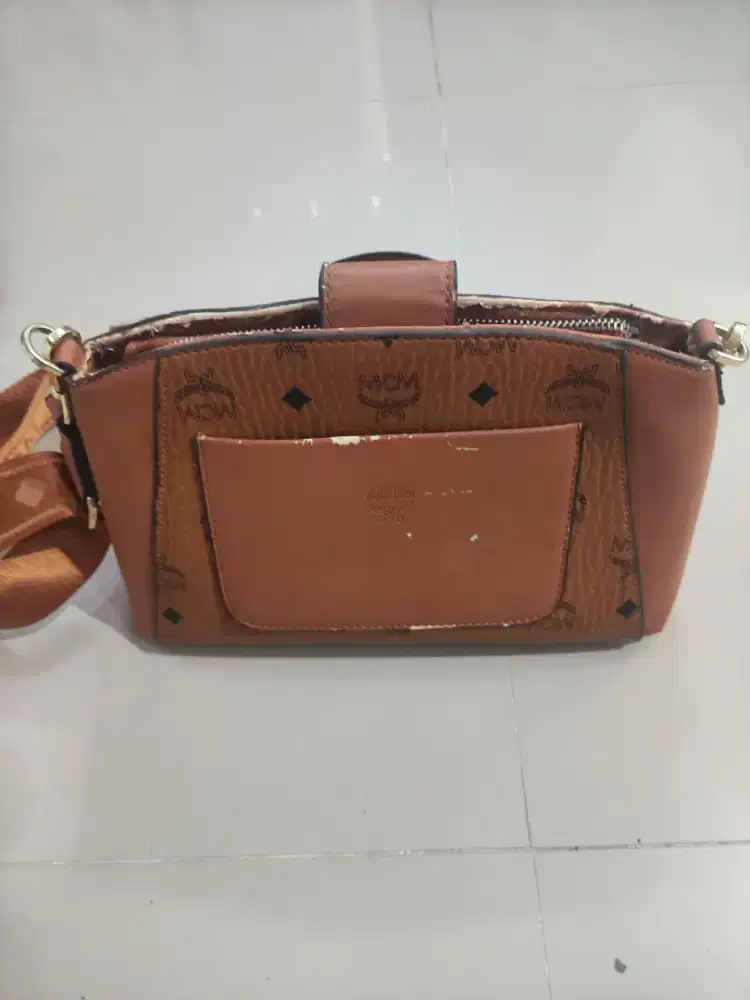 Tas selempang mcm