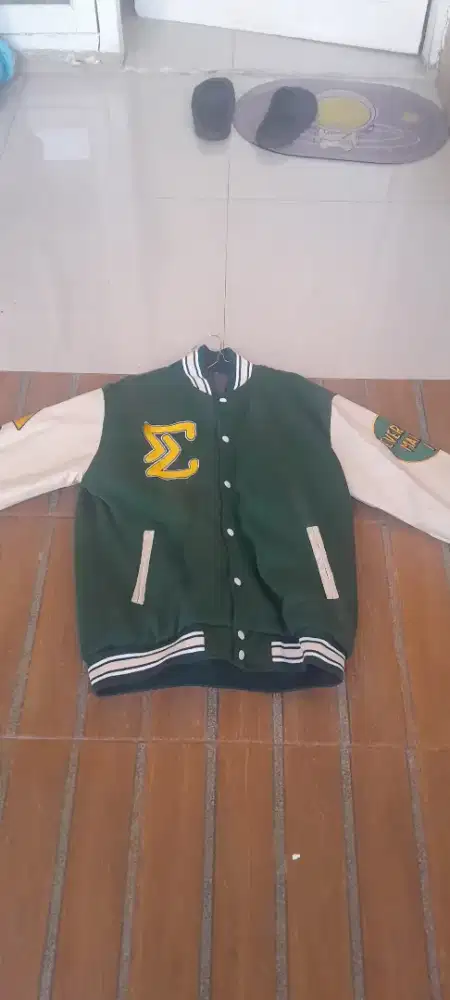 Jual jaket warna hijau gak bisa jauh-jauh