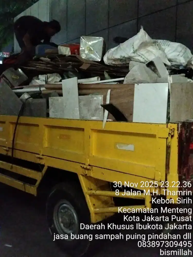 Jasa buang puing dan tanah