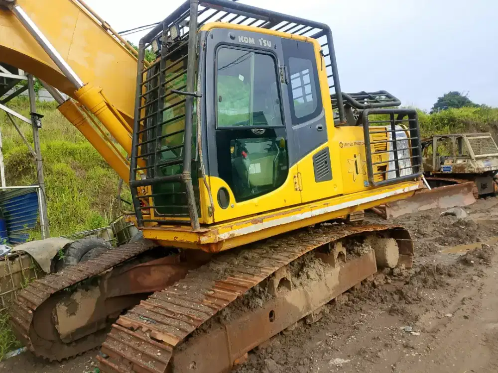 Komatsu PC 400/2018 dan PC 200/2015 kondisi normal