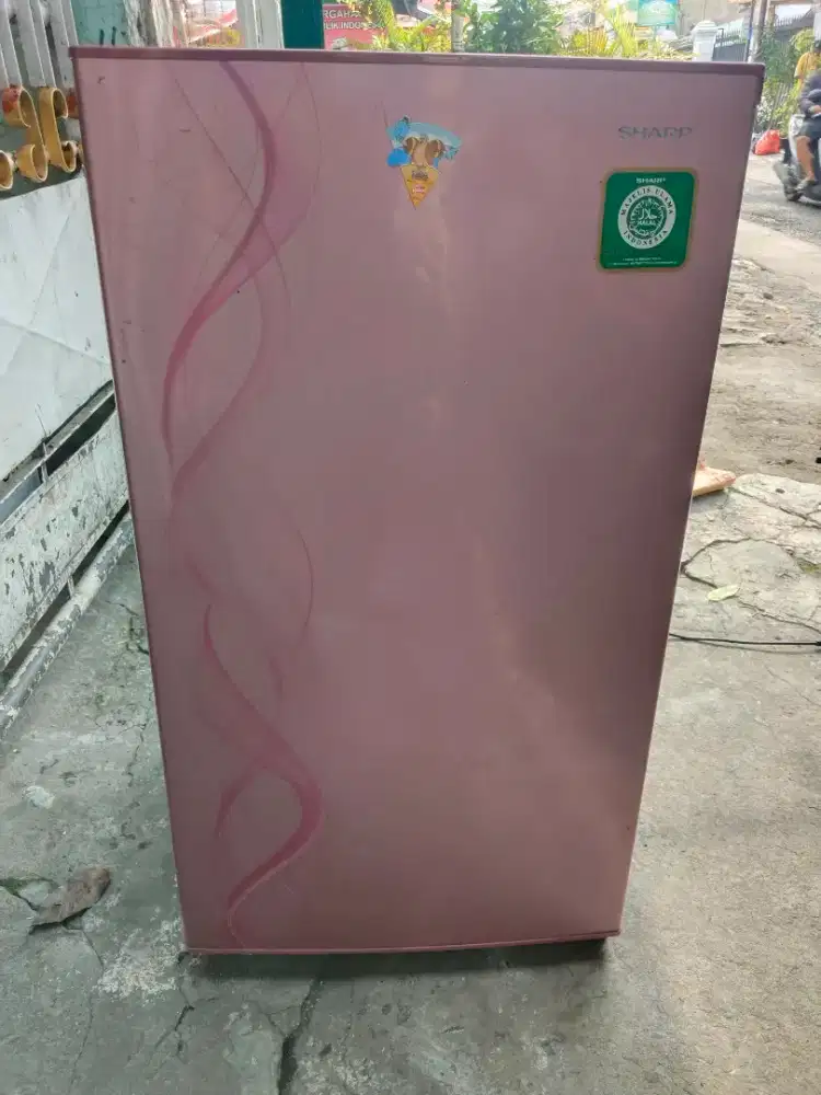 Kulkas 1pintu sharp kondisi normal dingin beku siap pakai