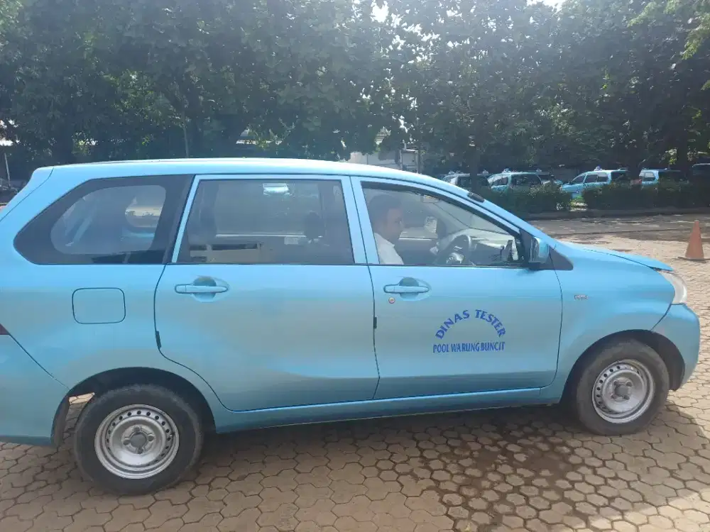 Lapangan pekerjaan : Pengemudi Taksi Bluebird