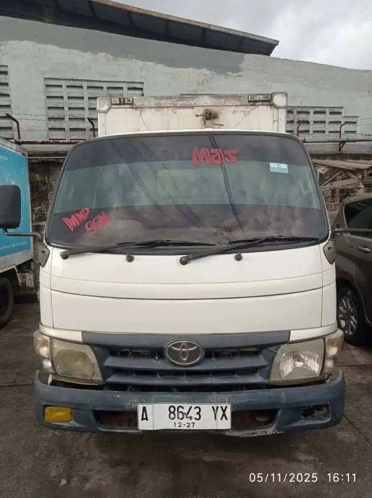 Toyota Dyna 110 ST Light Truck Box 2012