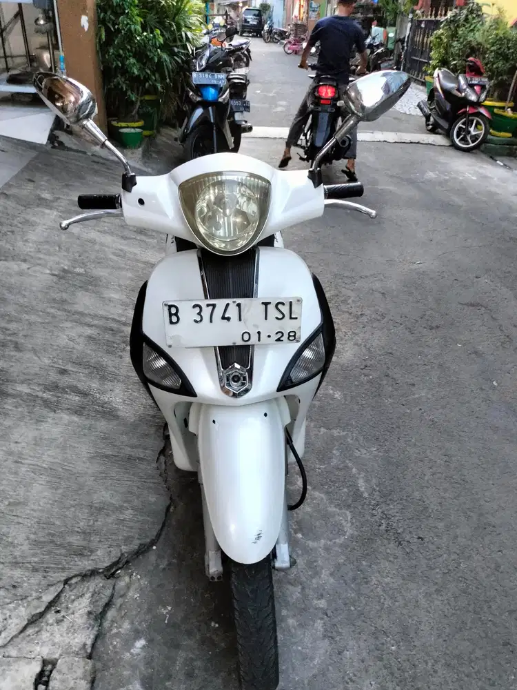 Piaggio Liberty tahun 2012 mesin halus pajak panjang