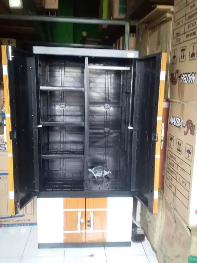 lemari pakaian gantung