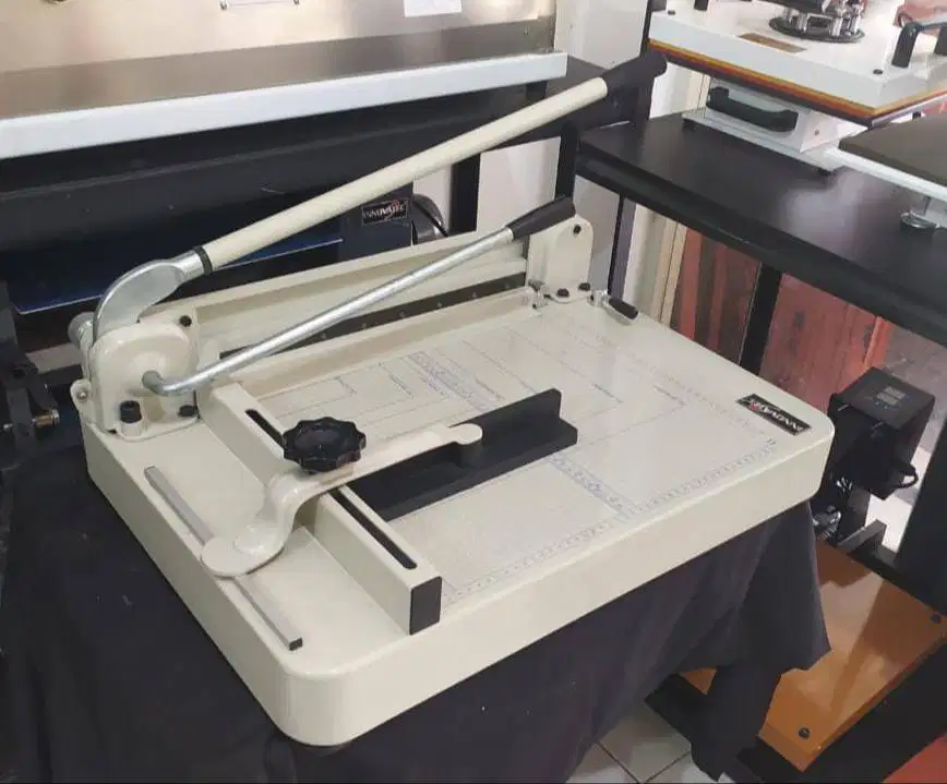 Pemotong Kertas Innovatec 868