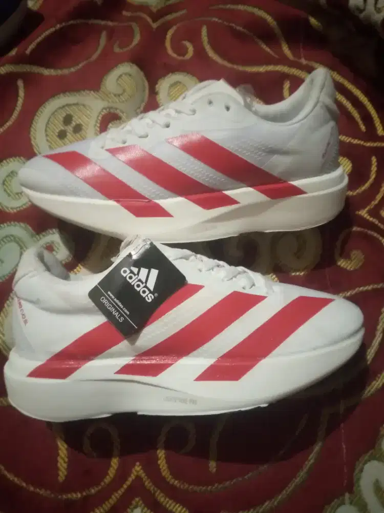 Sepatu running Adidas Adizero
