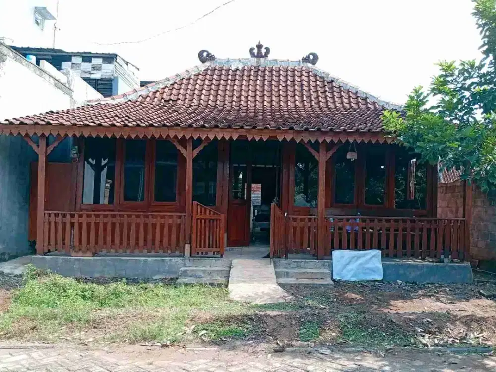 Rumah Joglo di Pedalangan, 3 Menit ke Pintu Tol Banyumanik Semarang