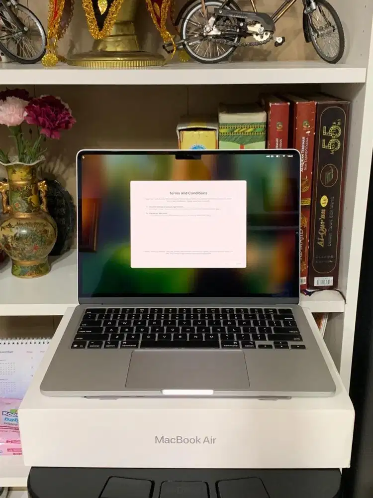 MacBook Air 2025 M4 13 inch 16/256