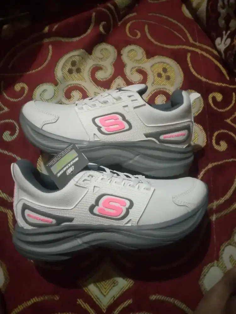 Sepatu running skechers
