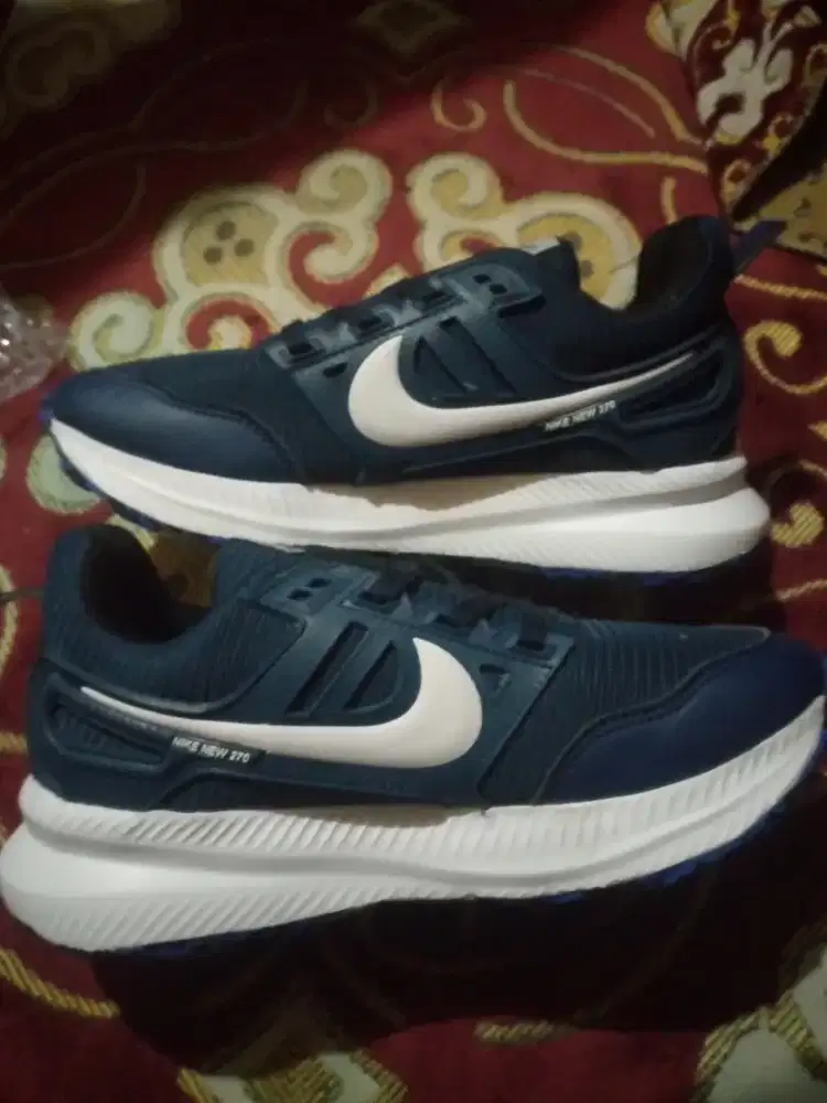 Sepatu running Nike