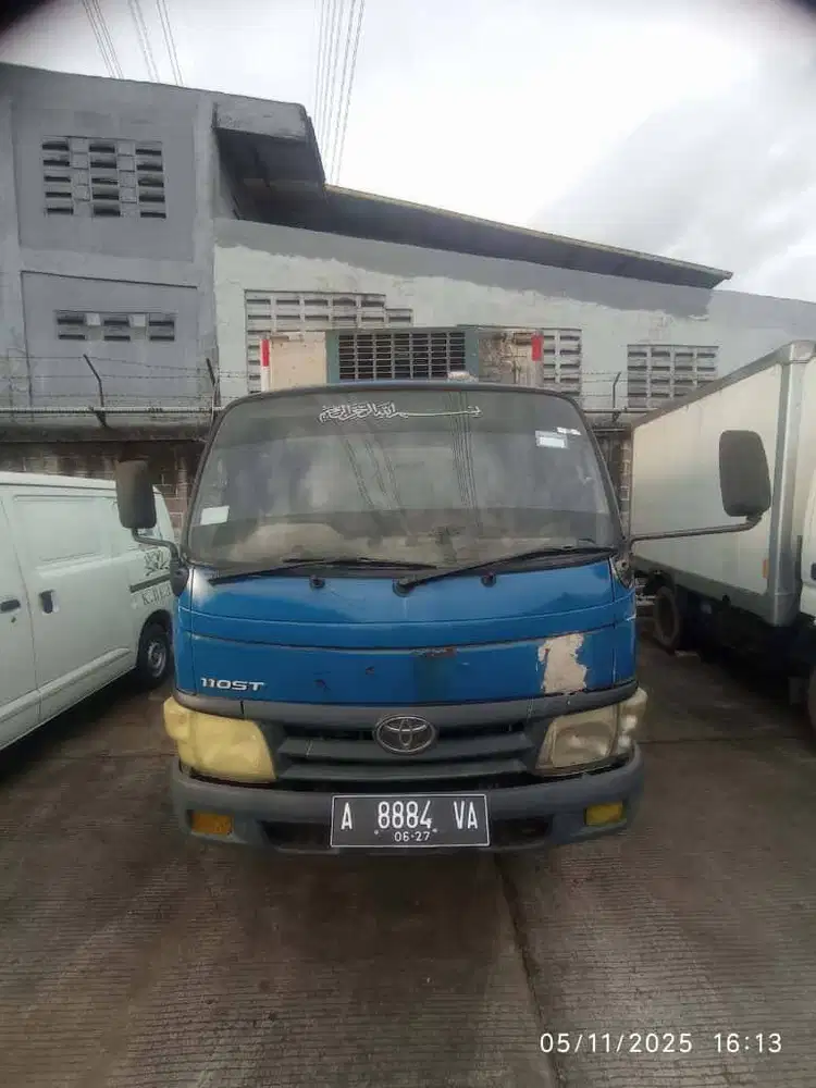 Toyota Dyna 110 ST Chiller Truck Box 2013