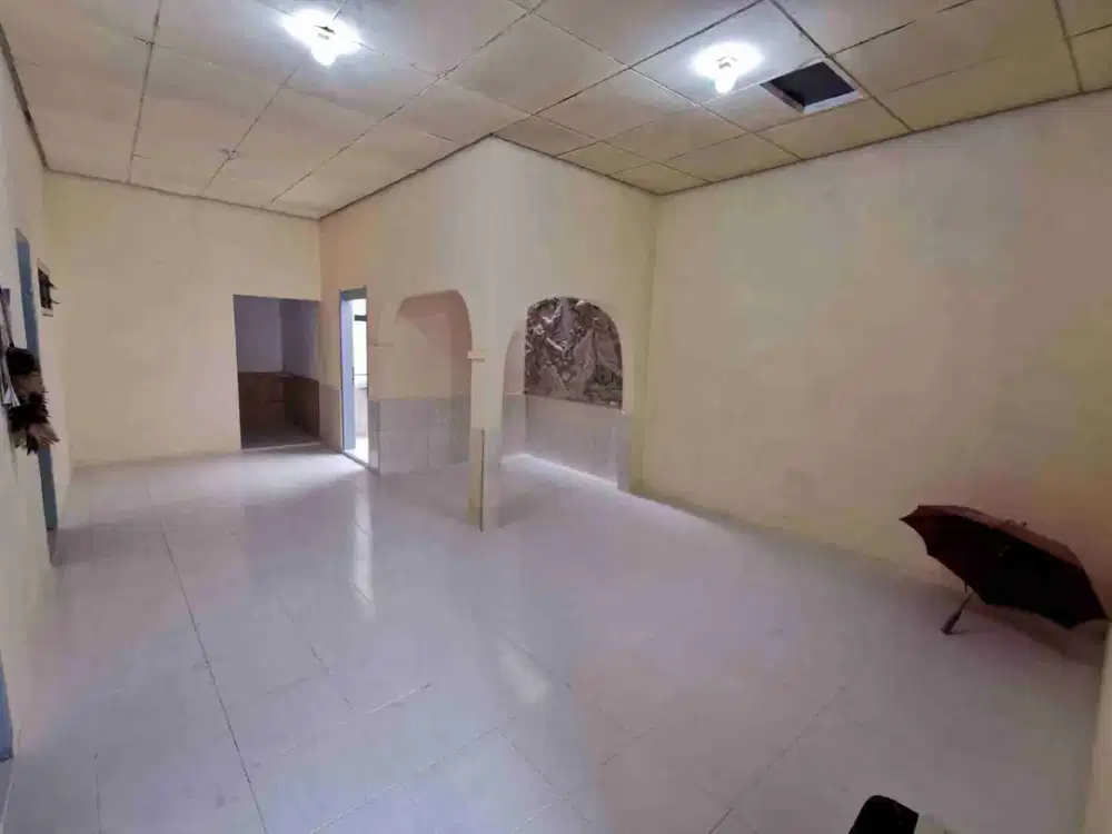 sewa rmh ry karangempat bisa buat usaha,resto,kantor dll.dekat kaza mall,UNAIR.