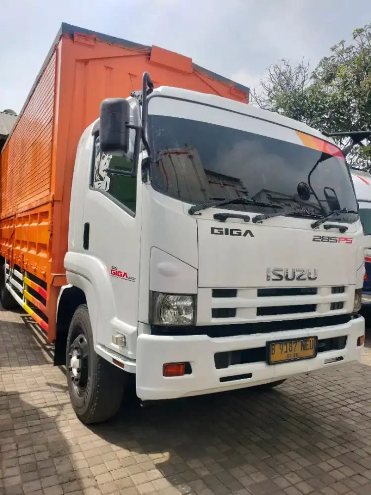 Truk WingBox Isuzu Giga Tronton 6x2 Th. 2018