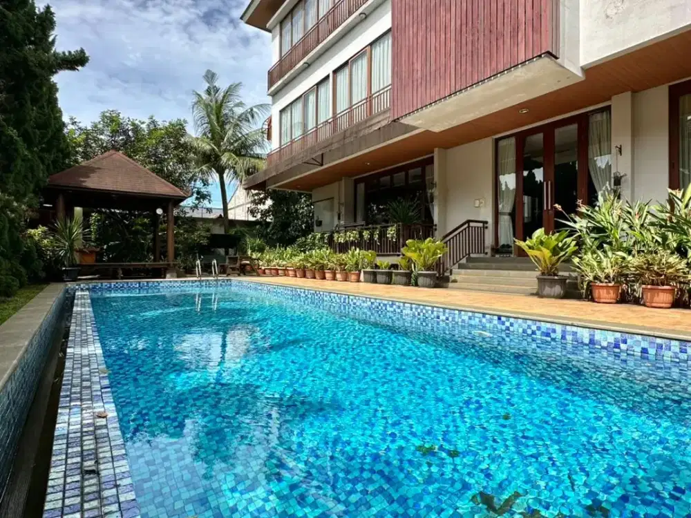 FOR SALE – Rumah Mewah 3 Lantai + Rooftop Garden di Cilandak, Jakarta Selatan