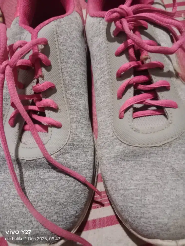 Sepatu Second Size 40