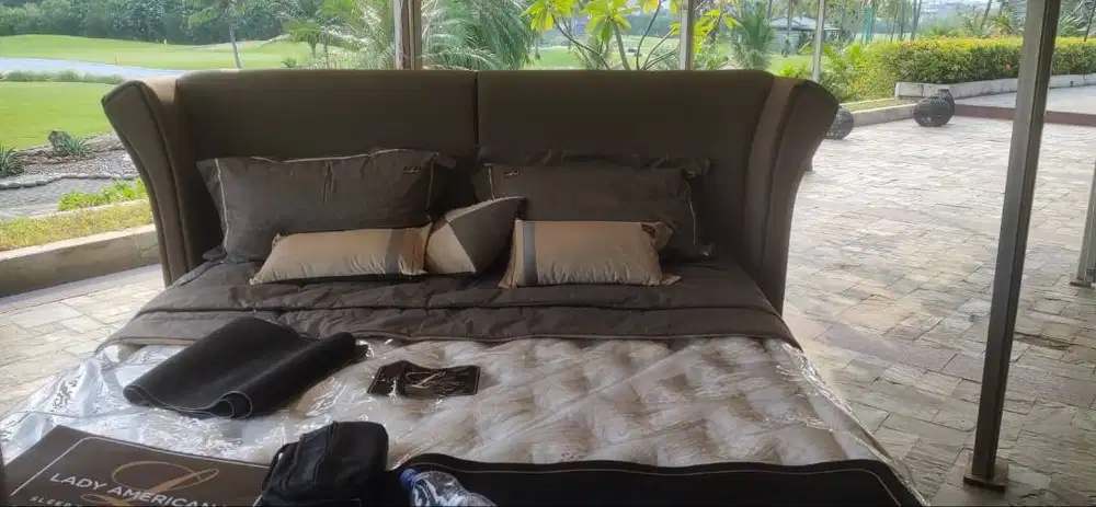 Lady Americana Autograph