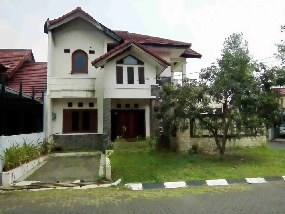 Rumah Hoek Sangat Luas dekat Gate  Cluster