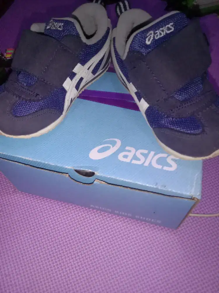 Sepatu anak Asics