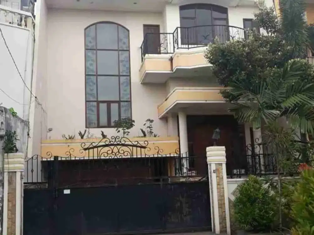 Rumah 2 Lt Siap Huni di Perum Sakura Residen Ketintang