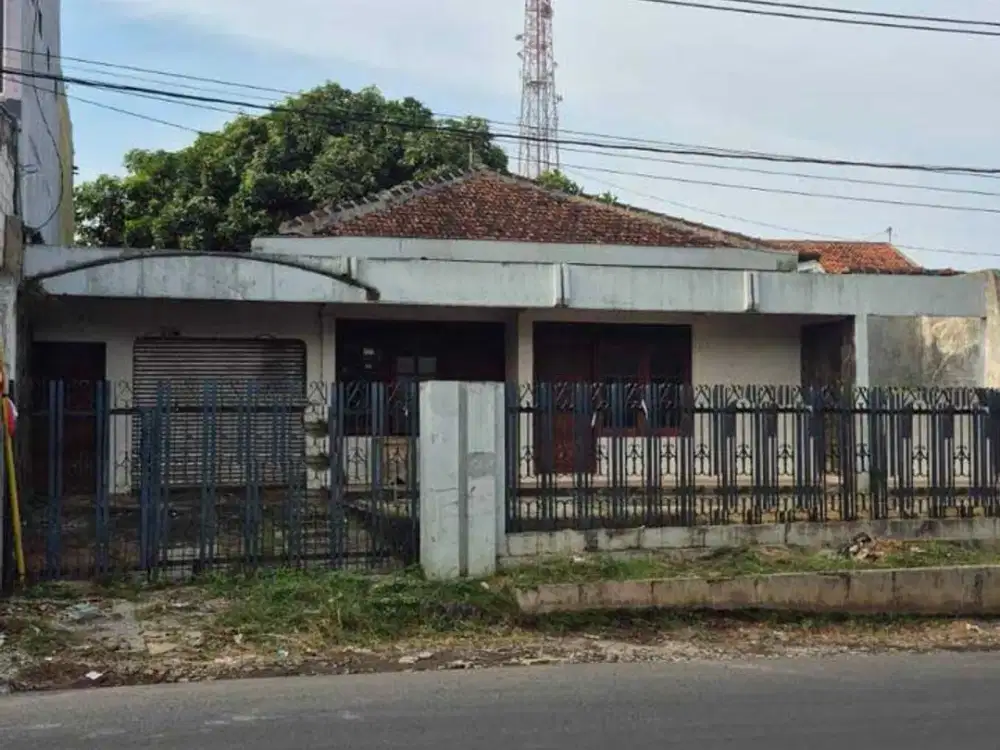 Rumah Strategis, cocok untuk cafe dan rumah kos Banyumanik. Semarang – 11009