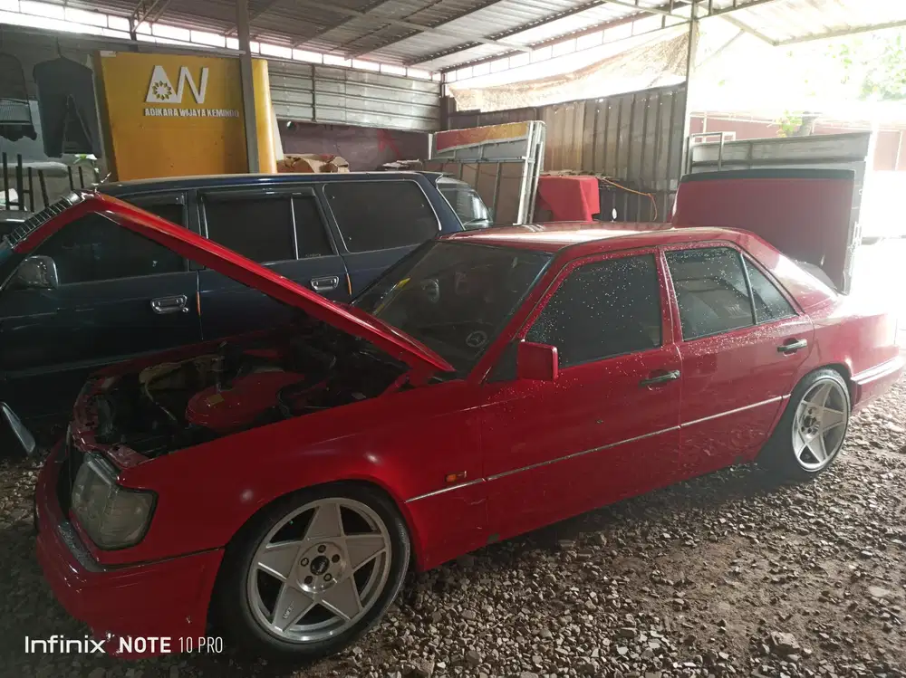 Mercedes-Benz E300 1993 Bensin