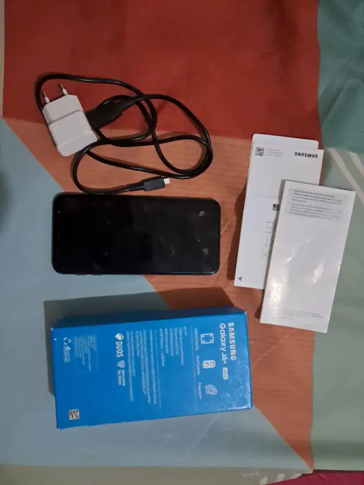 Samsung galaxy j6+ 4/64 very good condition original full set