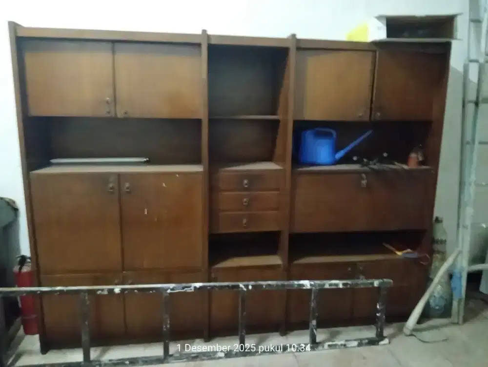 LEMARI JATI untuk Kantor