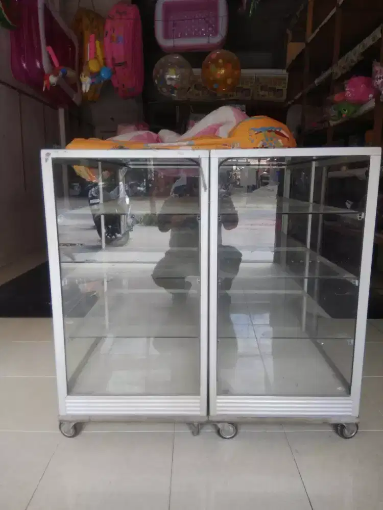 Etalase kaca murah