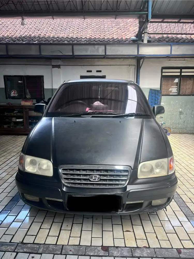 DIJUAL HYUNDAI TRAJET 2002 HITAM