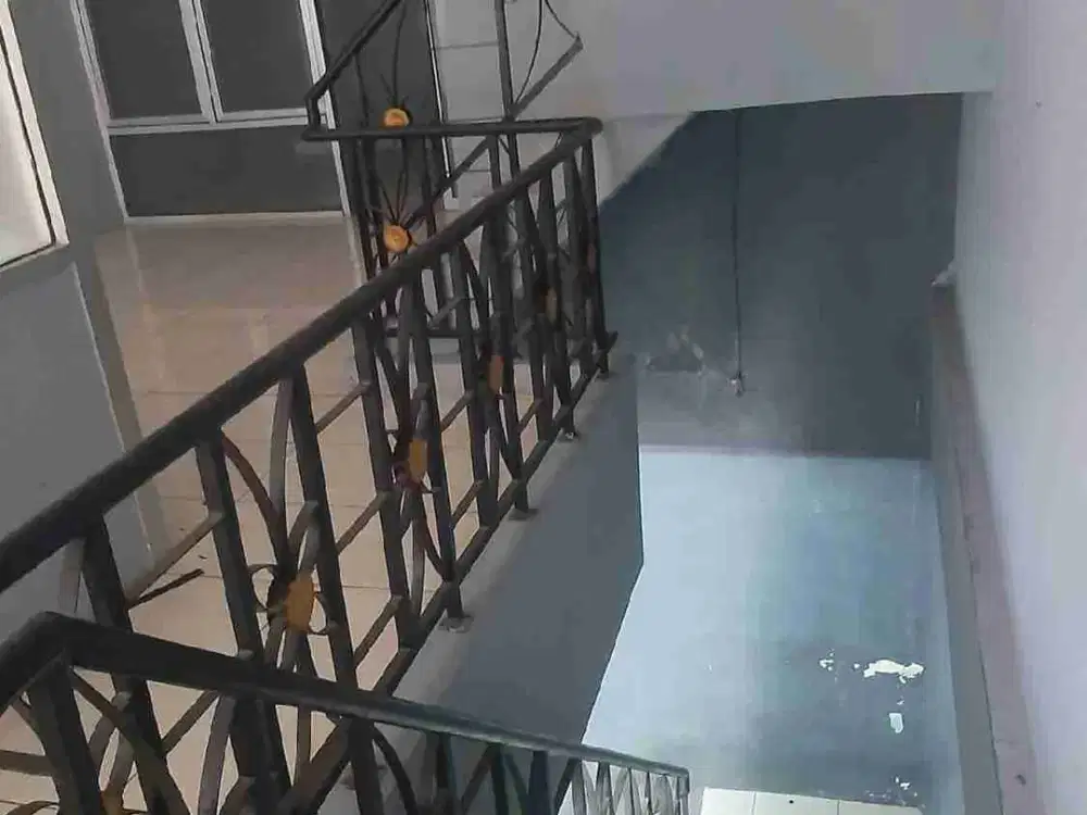 Disewakan Ruko 3 Lantai Siap Pakai