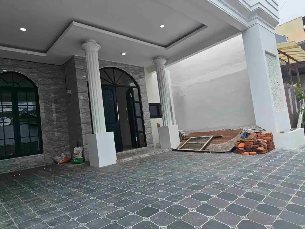 rumah cantik siap huni jl selat sunda dirgantara dekat raya danau toba. carport 2 mobil
