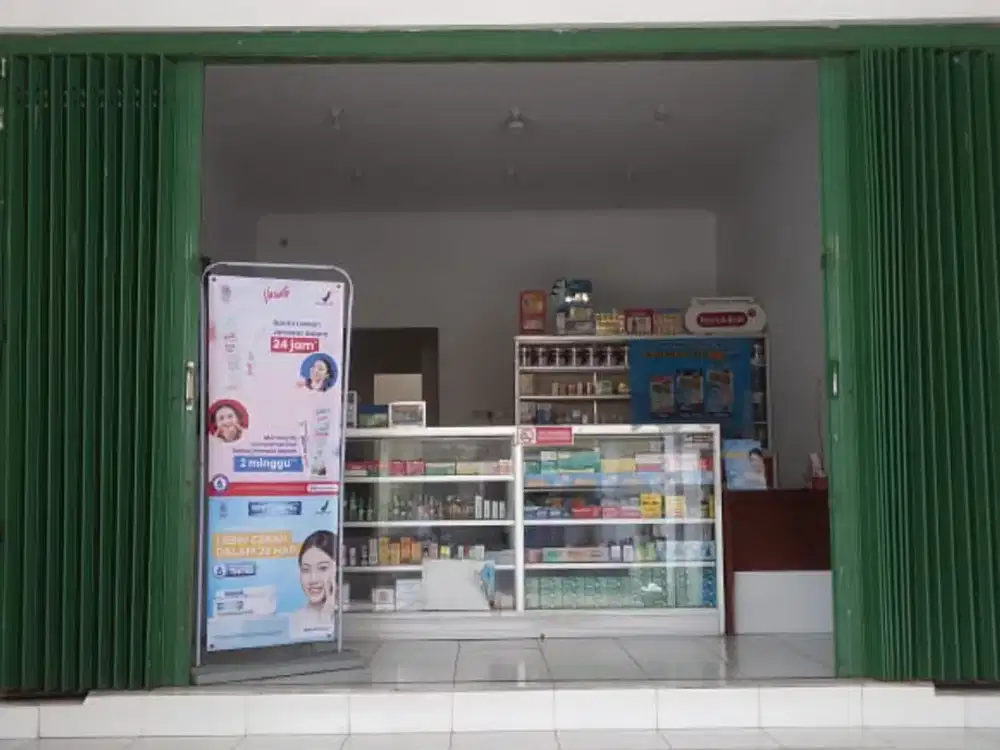 rumah usaha apotik