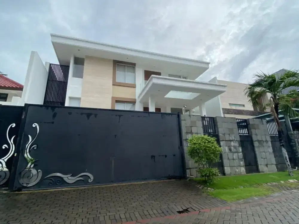 Rumah 2 Lantai Bagus SHM di Graha Famili Siap Huni