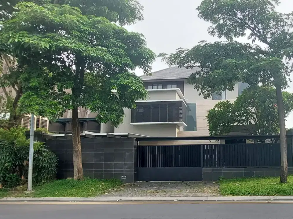 Rumah 2 Lantai Bagus HGB di Citraland Boulevard Super Strategis