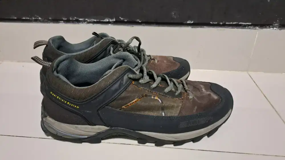 Sepatu eiger ori ukur 42