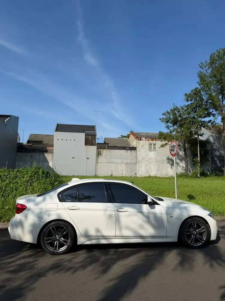 BMW 330i 2018 Bensin