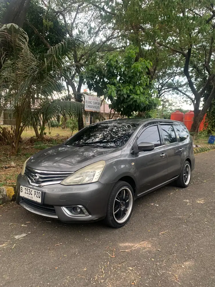 Grand Livina Matic Pajak Panjang No Banjir Super Terawat- Pribadi