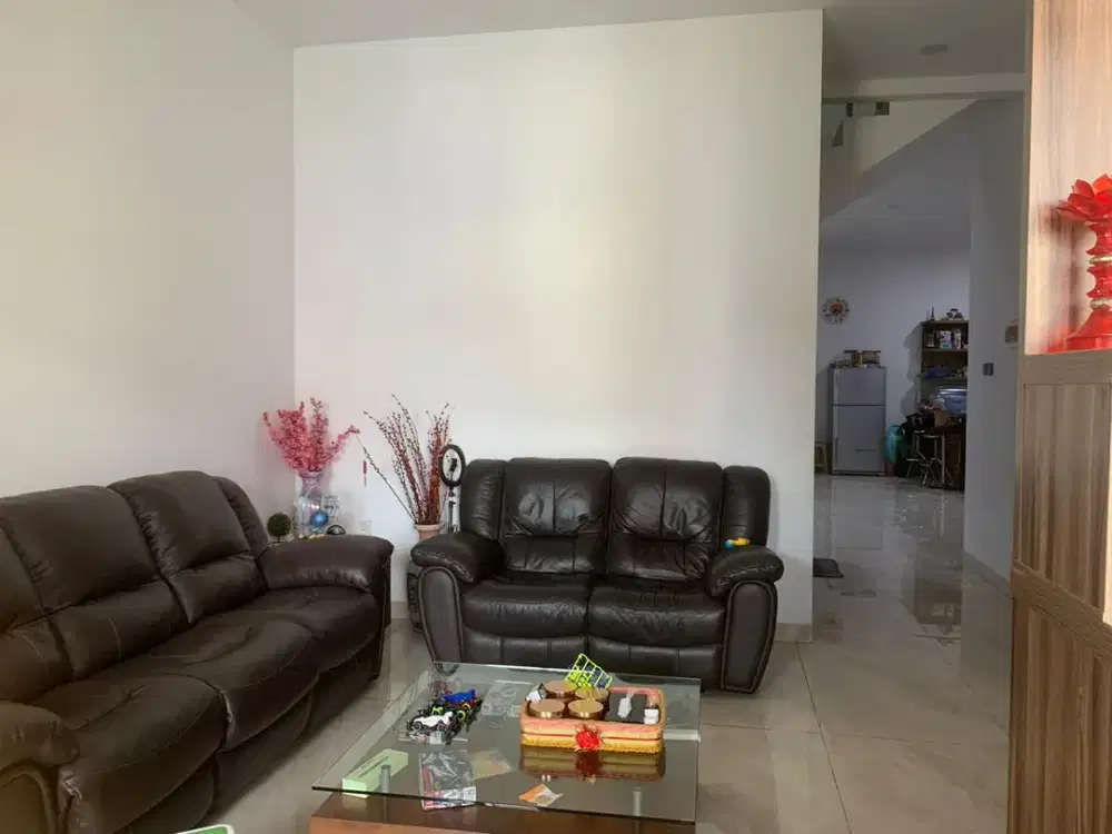 dijual rumah BU taman surya 3