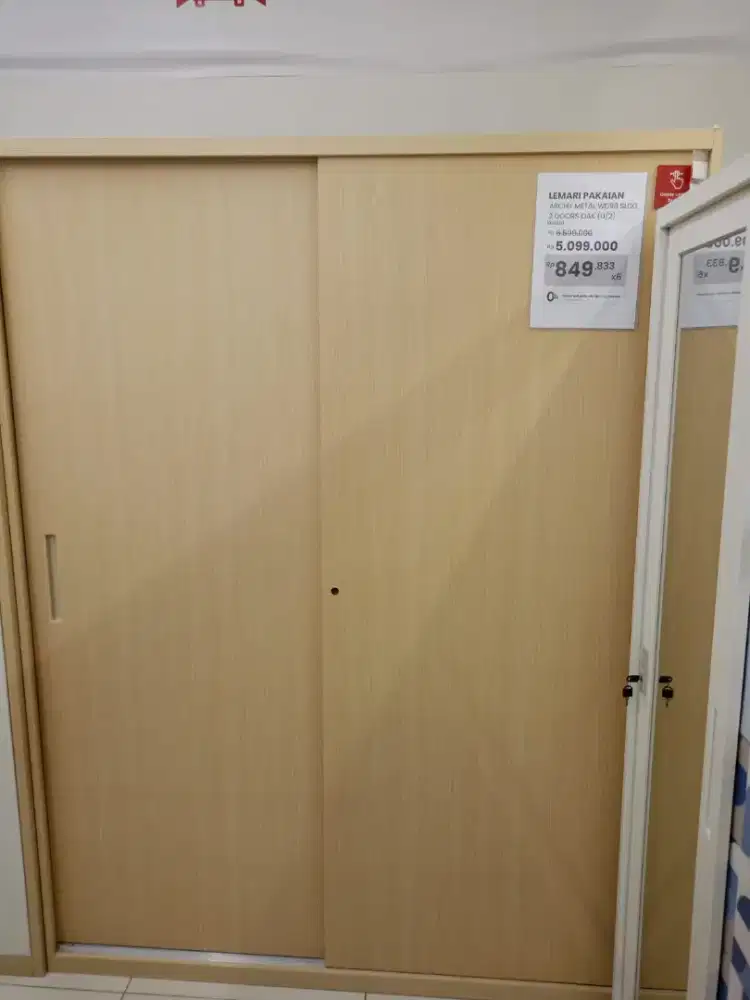 Lemari Pakaian Metal Favorit