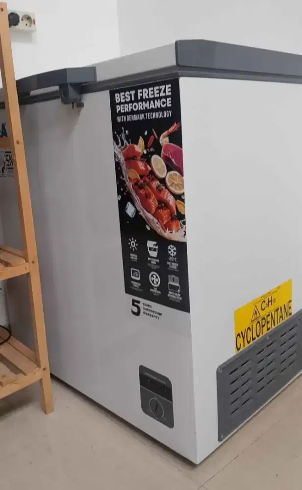 Freezer GEA kapasitas 200L