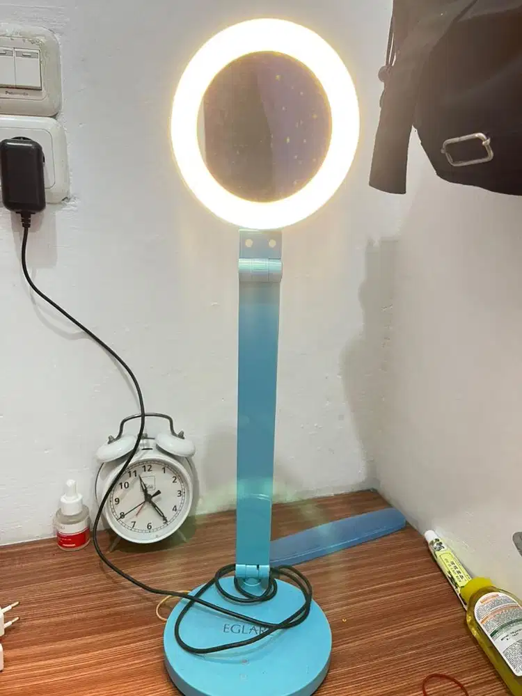 LAMPU MEJA EGLARE
