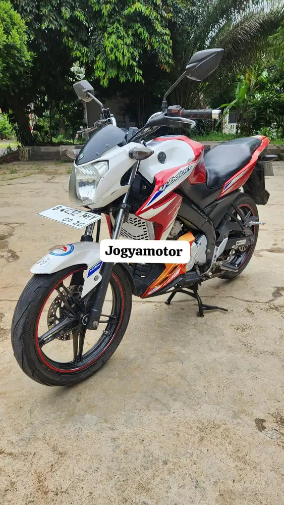 (A) Yamaha Vixion Tahun 2015
