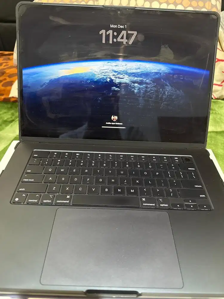 Macbook air M3 15 inch 256 GB / RAM 16 GB Like New