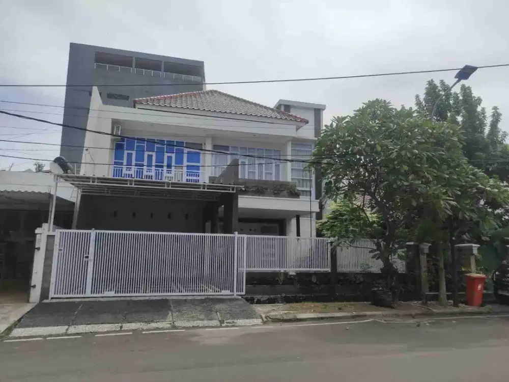 Disewakan rumah nyaman asri KT 5+1 siap huni 2 lantai di duren sawit  jakarta timur