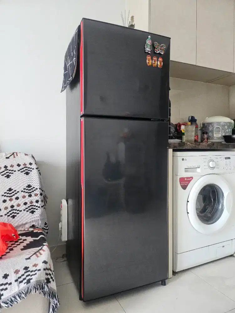 DIJUAL KULKAS AQUA MASIH GRESS